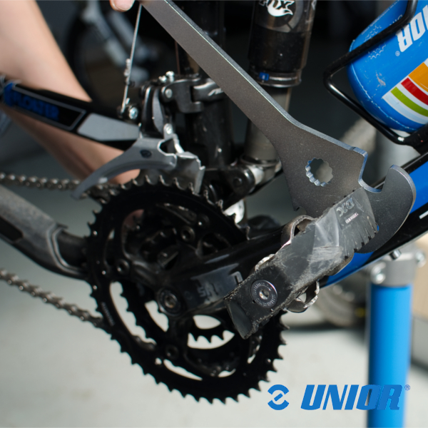 Klucz do pedałów UNR-1613/2BI 15mm