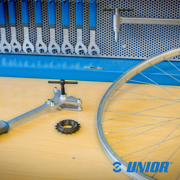 Klucz do wolnob. UNR-1722/2BI do 1s;Uniwersalny