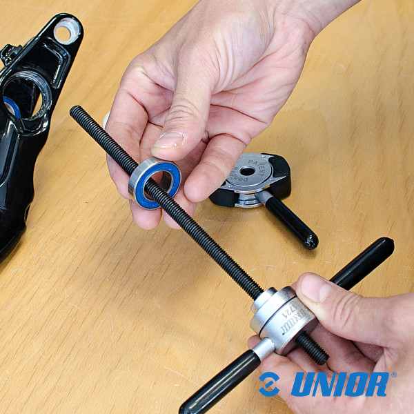 Przyrząd UNR-1721 d/wciskania łożysk