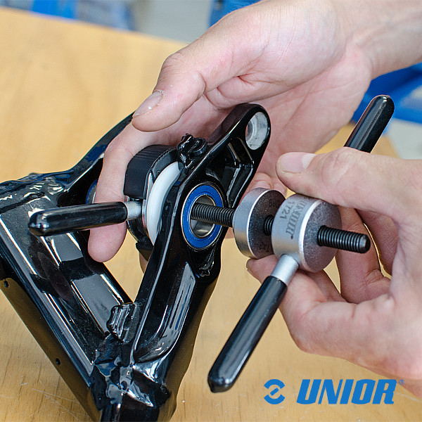 Przyrząd UNR-1721 d/wciskania łożysk