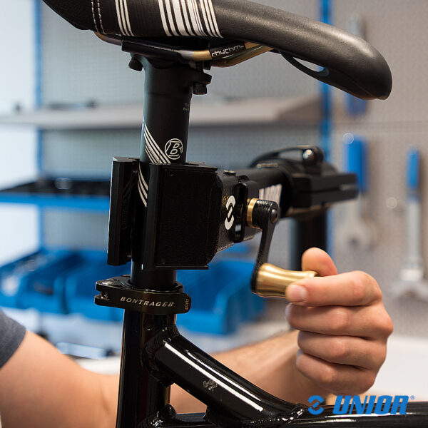 Szczęki UNR-1693.1Q d/Stojaków;z/Mech.QC-QR